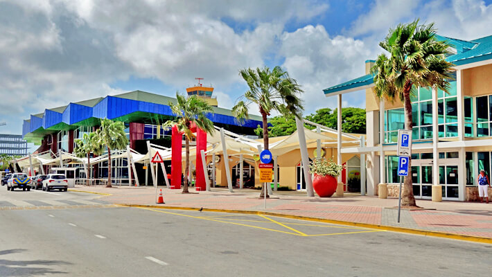 Aeropuerto Internacional Reina Beatriz Entrada del Aeropuerto Internacional Reina Beatriz de Aruba