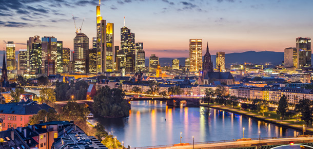 Frankfurt Alemania junto al río Meno