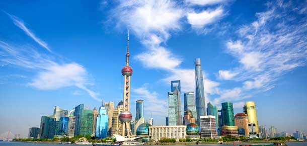 Horizonte de Shanghái con rascacielos en China