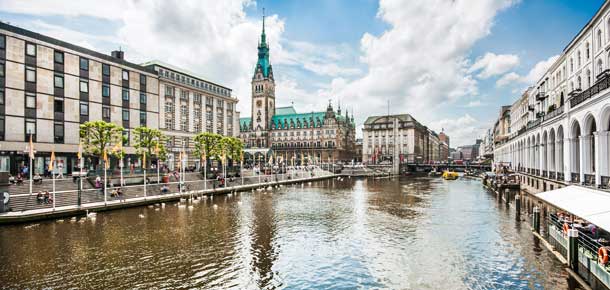 Ayuntamiento de Hamburgo y rio Alster